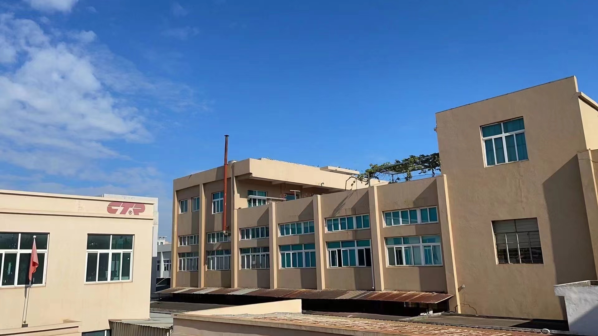 Large-scale Warehouse Center